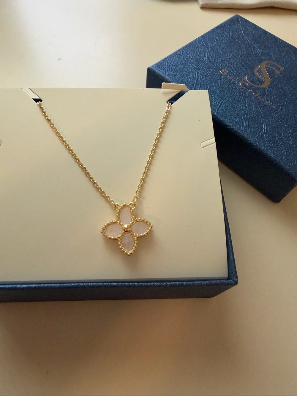Gold Flower Pendant Necklace